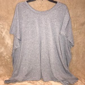 💃🏻 Loose Fit Athletic Tee w/ Open Back